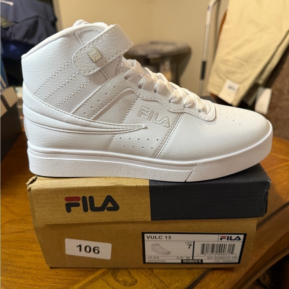 New in Box Women's Fila VULC 13 White High-Top Leather Sneakers Size 7